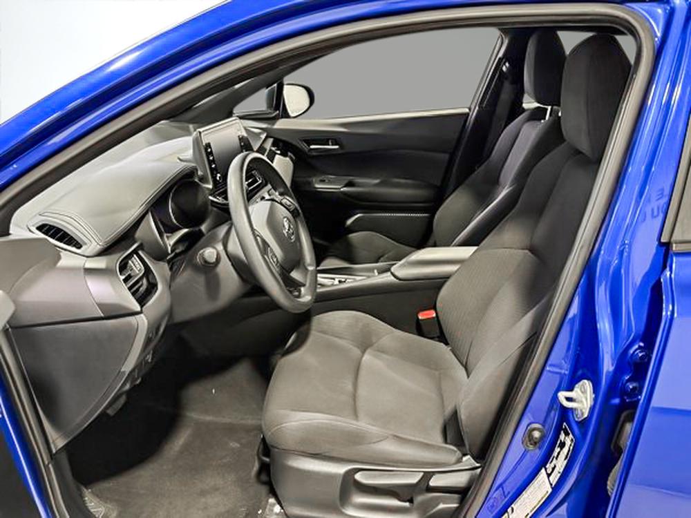 Toyota C-HR LE 2019 d&rsquo;occasion à vendre - 17