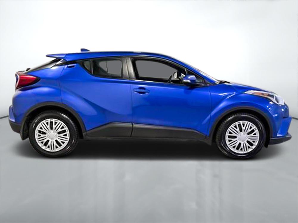 Toyota C-HR LE 2019 d&rsquo;occasion à vendre - 2