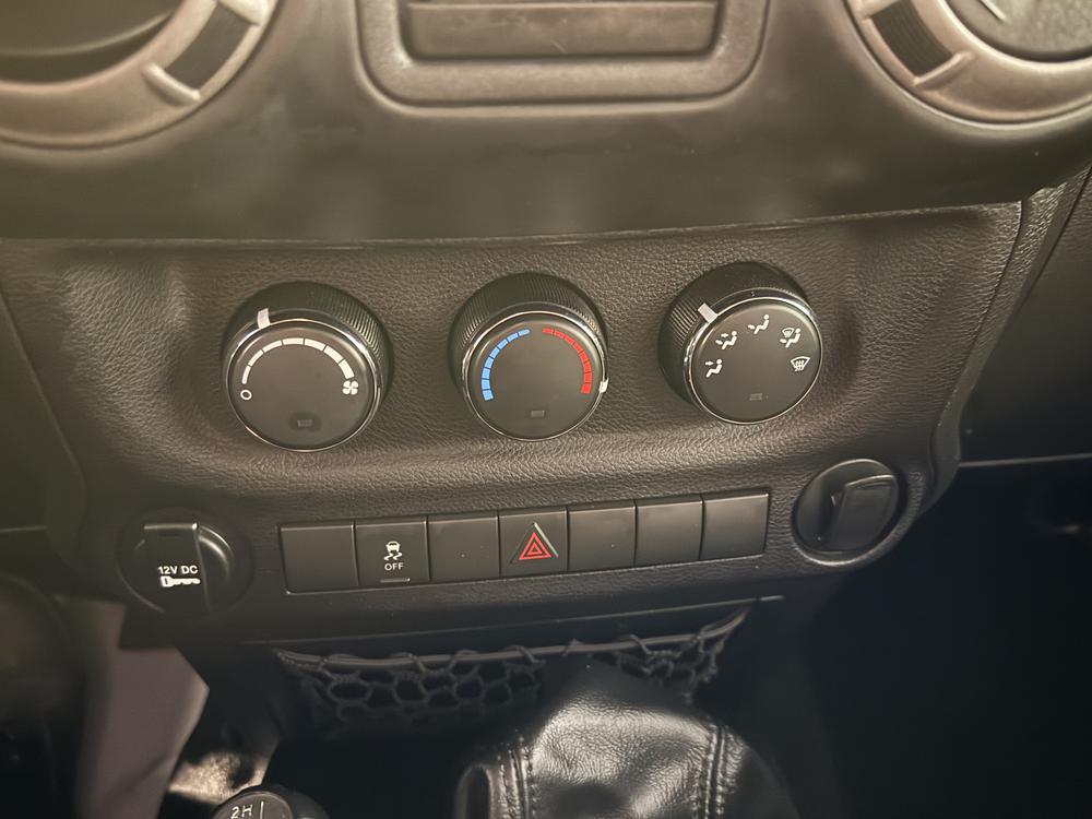 Jeep Wrangler sport 2014 d&rsquo;occasion à vendre - 24