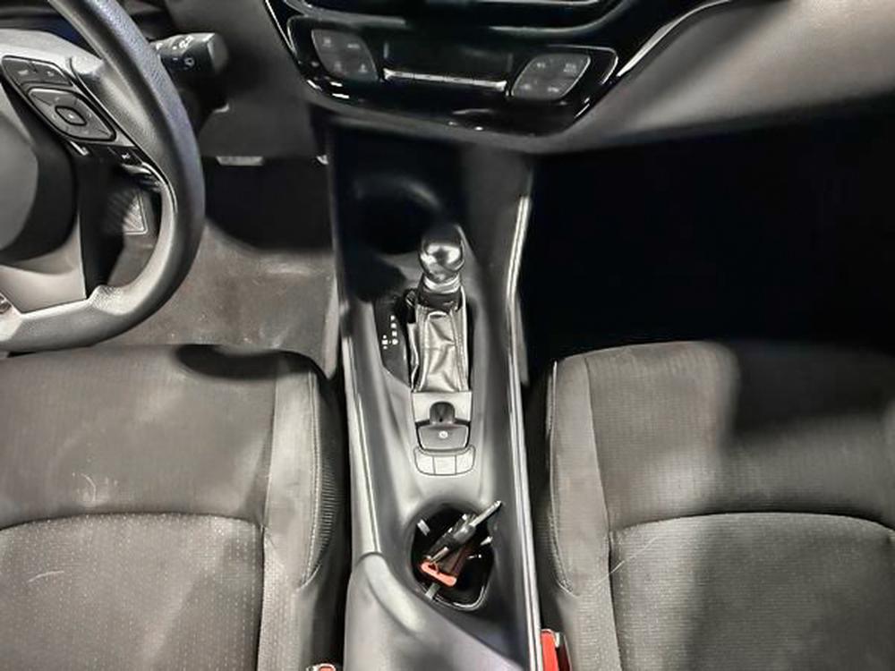 Toyota C-HR LE 2019 d&rsquo;occasion à vendre - 28
