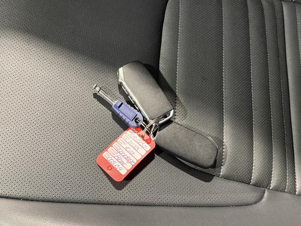 Kia Sportage hybride SX 2023 d&rsquo;occasion à vendre - 38