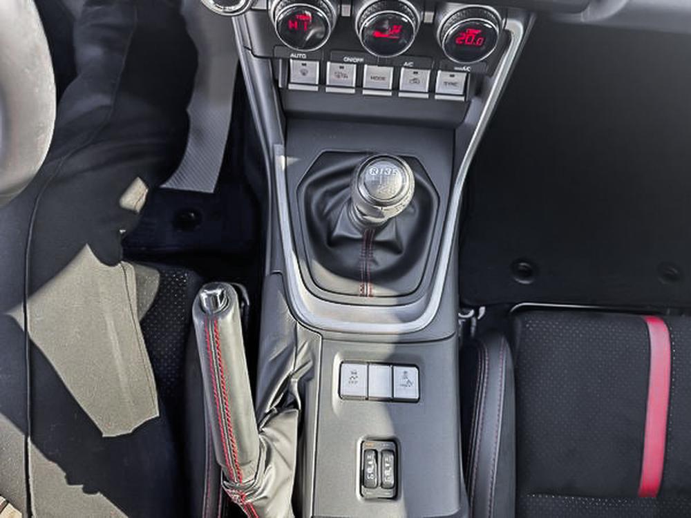 Subaru BRZ sport-tech 2023 d&rsquo;occasion à vendre - 19