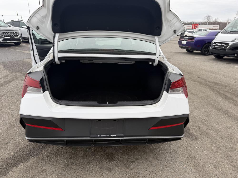 Hyundai Elantra Prefered 2024 d&rsquo;occasion à vendre - 24