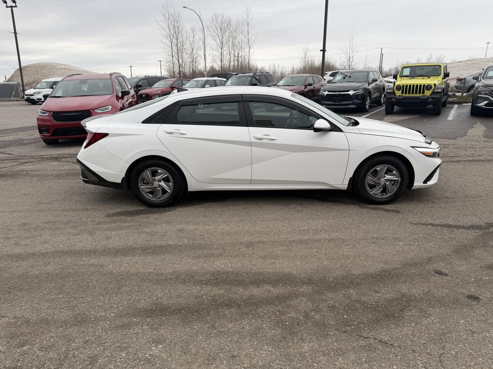 Hyundai Elantra Prefered 2024 d&rsquo;occasion à vendre - 12