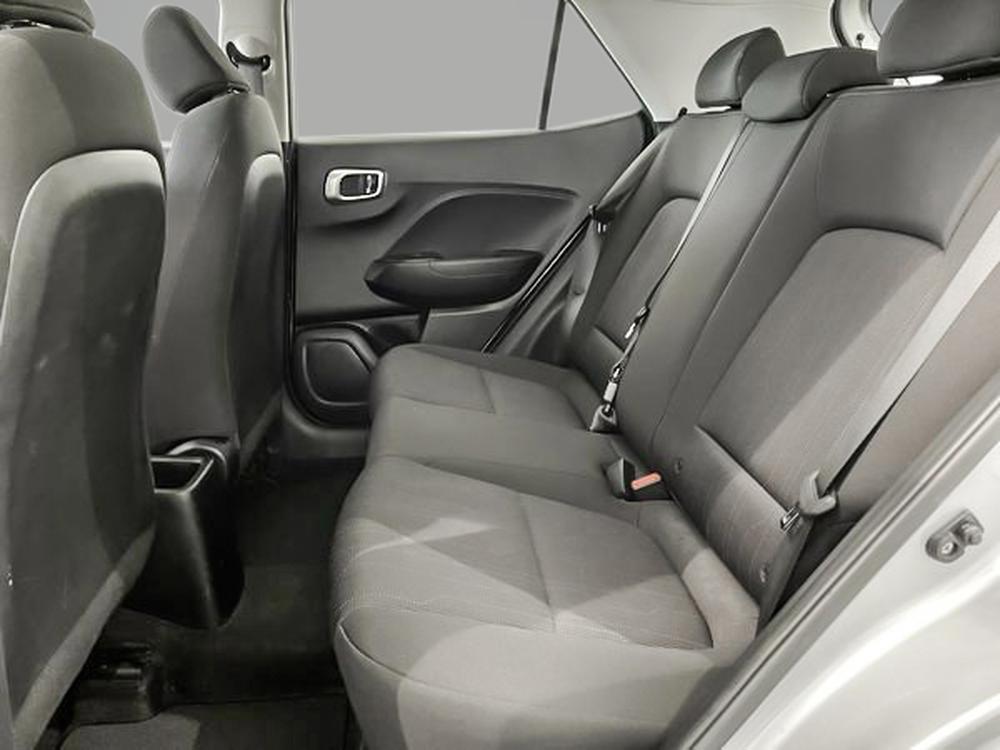 Hyundai Venue Essential 2022 d&rsquo;occasion à vendre - 26