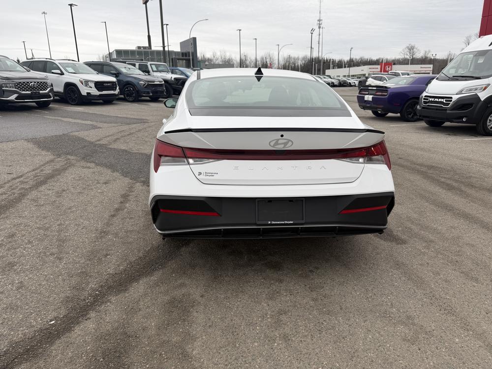 Hyundai Elantra Prefered 2024 d&rsquo;occasion à vendre - 7