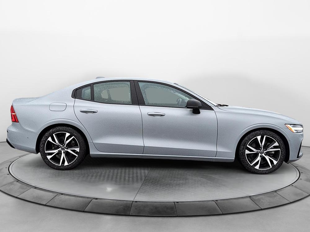 Volvo S60 B5 PLUS AWD // DARK THEME 2024 d&rsquo;occasion à vendre - 4