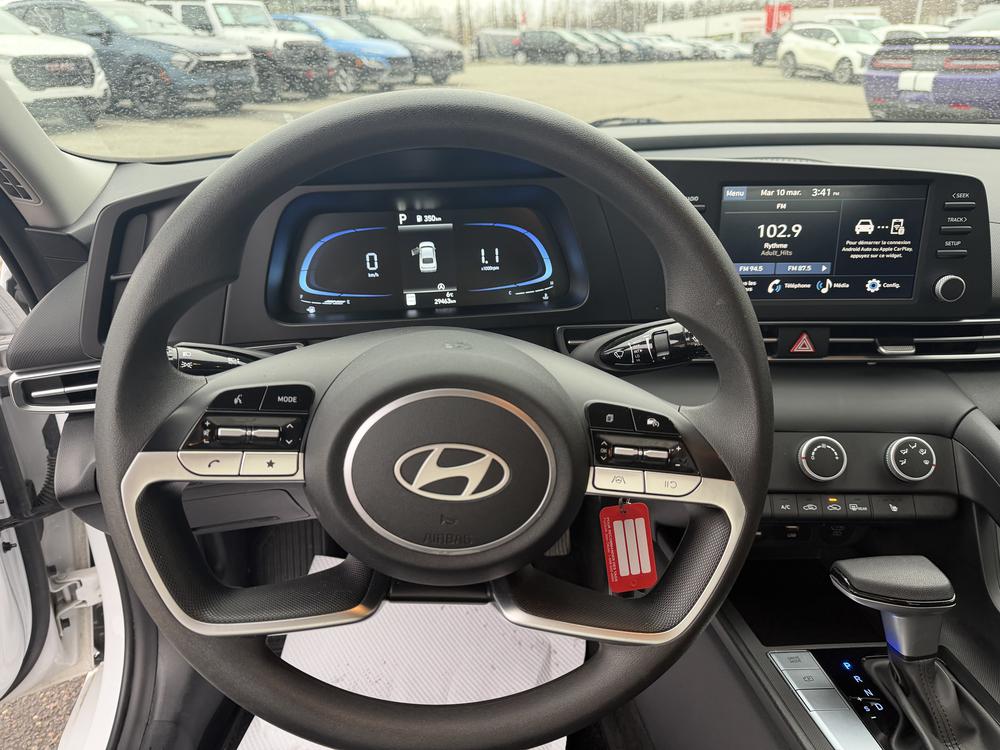 Hyundai Elantra Prefered 2024 d&rsquo;occasion à vendre - 19