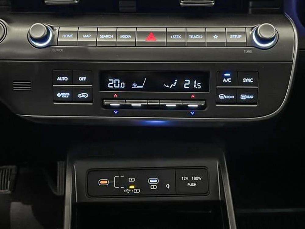 Hyundai Kona électrique Ultimate two tone / toit noir 2024 d&rsquo;occasion à vendre - 29