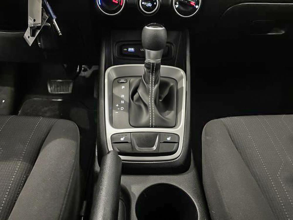 Hyundai Venue Essential 2022 d&rsquo;occasion à vendre - 24