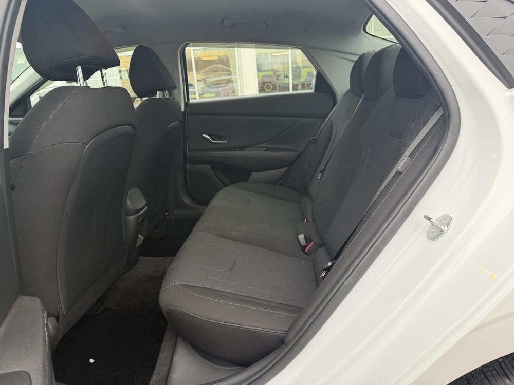 Hyundai Elantra Prefered 2024 d&rsquo;occasion à vendre - 21