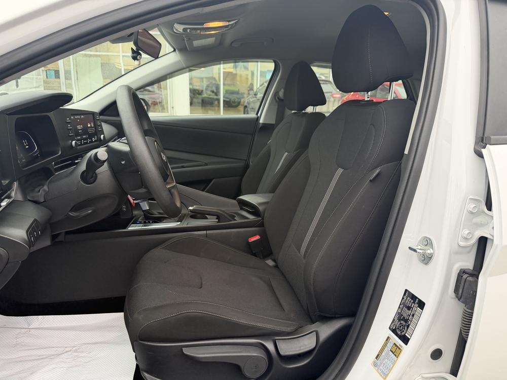 Hyundai Elantra Prefered 2024 d&rsquo;occasion à vendre - 13