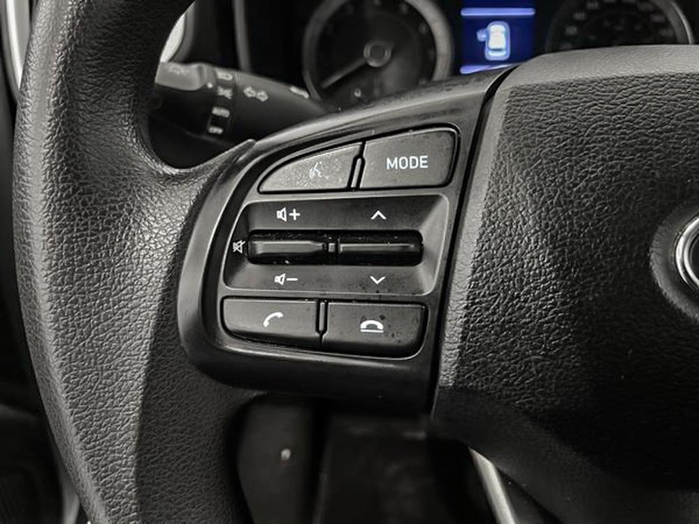 Hyundai Venue Essential 2022 d&rsquo;occasion à vendre - 14