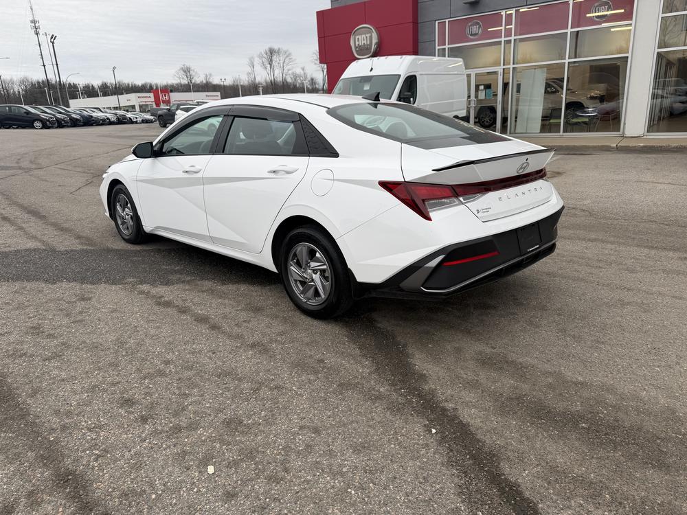 Hyundai Elantra Prefered 2024 d&rsquo;occasion à vendre - 8