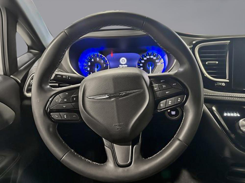 Chrysler Pacifica TOURING 2023 d&rsquo;occasion à vendre - 17