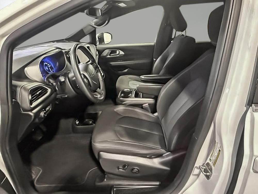 Chrysler Pacifica TOURING 2023 d&rsquo;occasion à vendre - 16