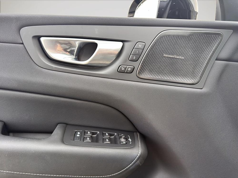 Volvo XC60 B5 ULTIMATE AWD DARK THEME 2024 d&rsquo;occasion à vendre - 16