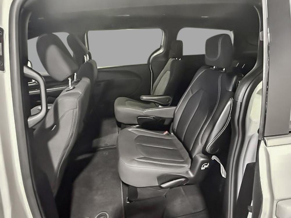 Chrysler Pacifica TOURING 2023 d&rsquo;occasion à vendre - 29