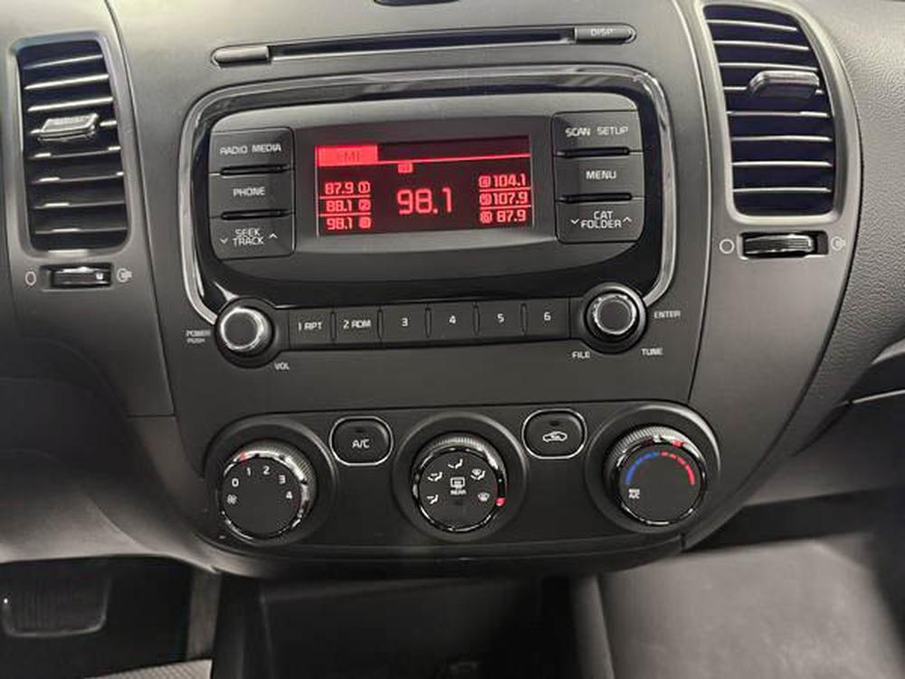 Kia Forte LX 2017 d&rsquo;occasion à vendre - 24