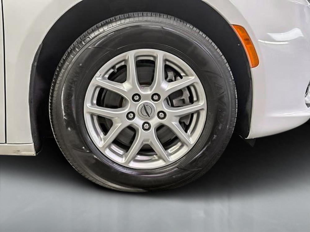 Chrysler Pacifica TOURING 2023 d&rsquo;occasion à vendre - 12