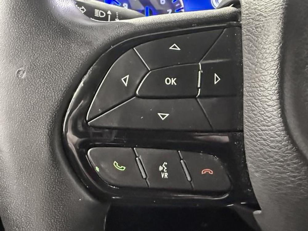 Chrysler Pacifica TOURING 2023 d&rsquo;occasion à vendre - 18