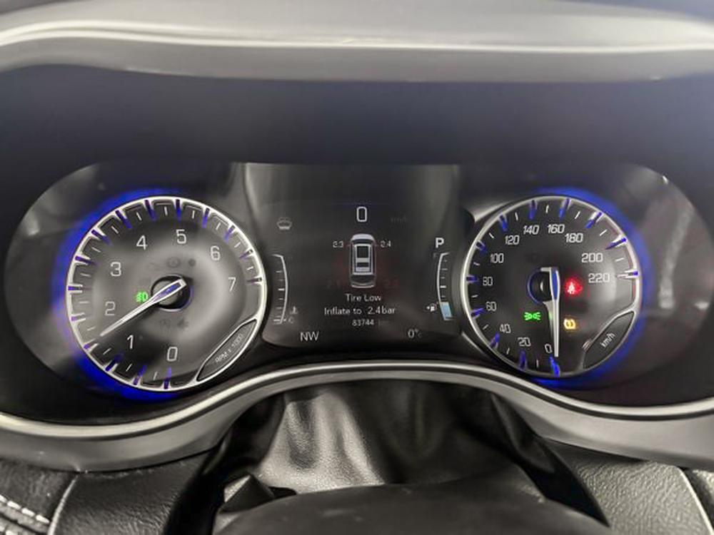 Chrysler Pacifica TOURING 2023 d&rsquo;occasion à vendre - 23