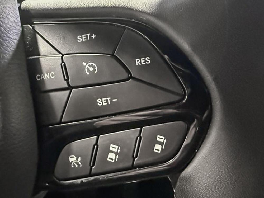 Chrysler Pacifica TOURING 2023 d&rsquo;occasion à vendre - 19