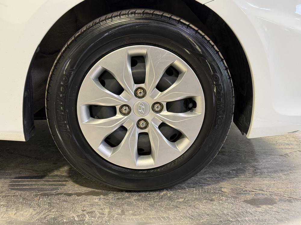 Hyundai Accent SE 2017 d&rsquo;occasion à vendre - 11