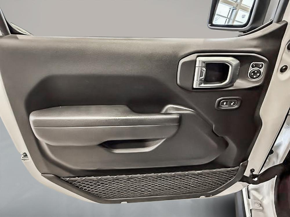 Jeep Gladiator 2022 Blanc usage à vendre Jeep Gladiator 2022 Blanc usage à vendre