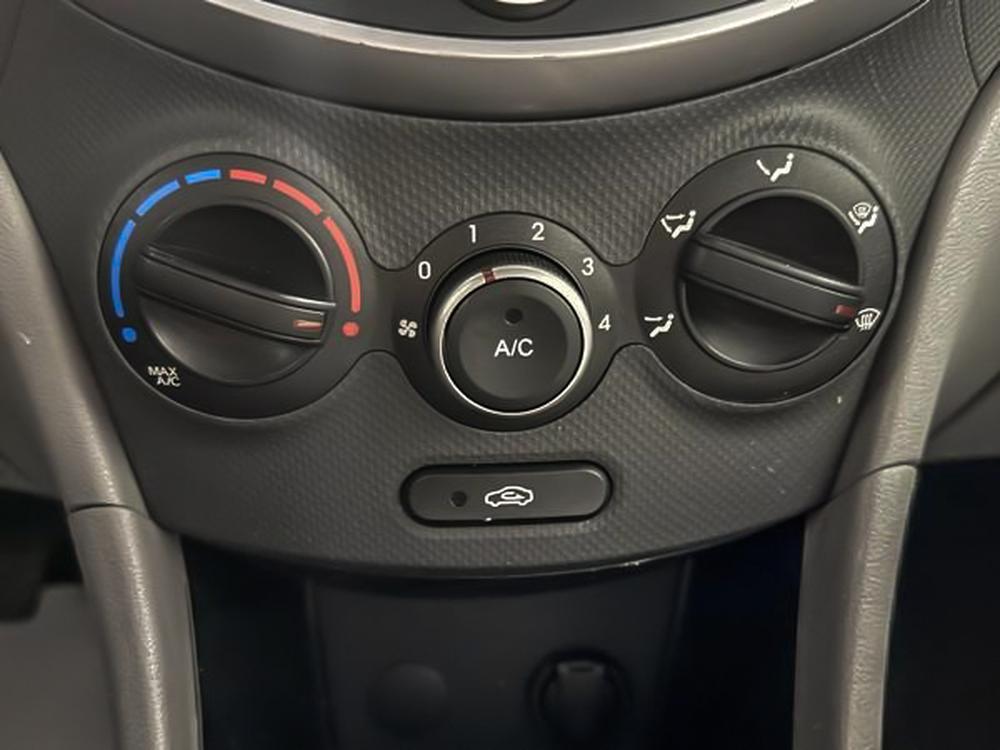 Hyundai Accent SE 2017 d&rsquo;occasion à vendre - 22