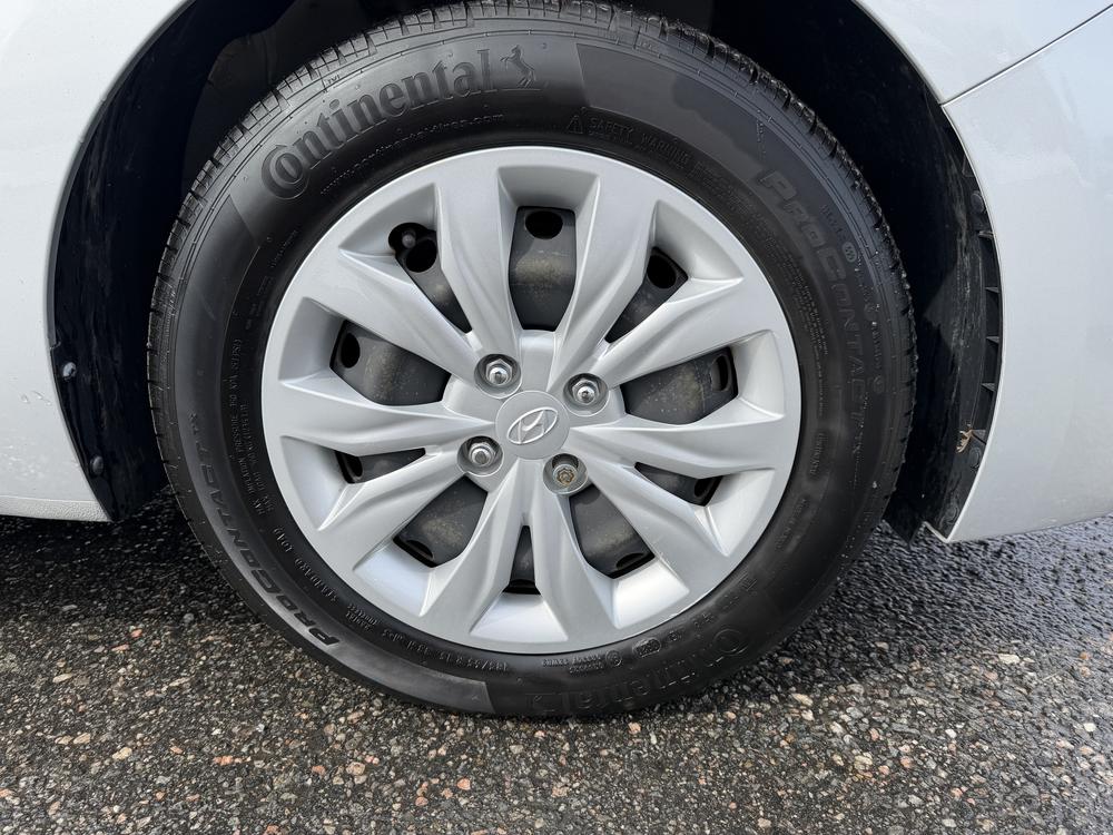 Hyundai Accent 2020 Gris usage à vendre Hyundai Accent 2020 Gris usage à vendre