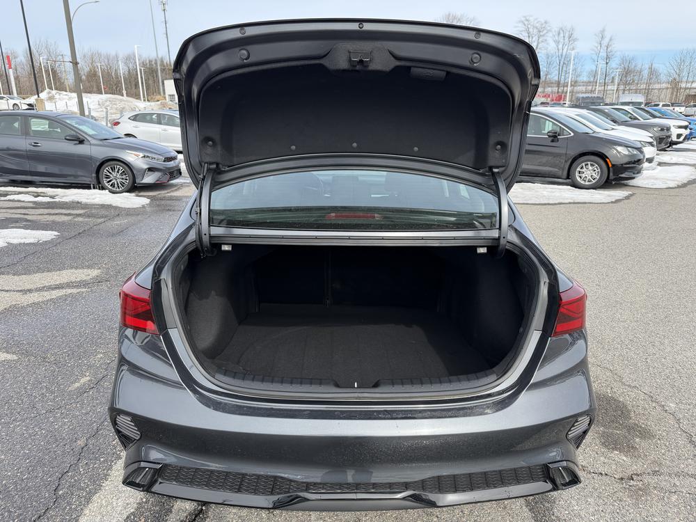 Kia Forte 2024 Gris usage à vendre Kia Forte 2024 Gris usage à vendre