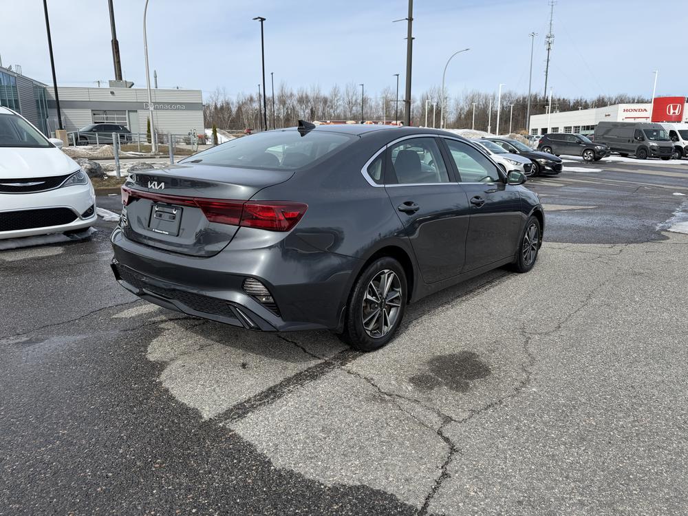 Kia Forte 2024 Gris usage à vendre Kia Forte 2024 Gris usage à vendre