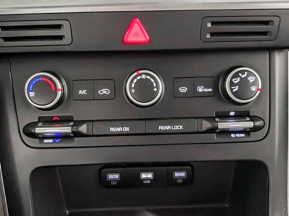 Kia Carnival LX 2022 d&rsquo;occasion à vendre - 27