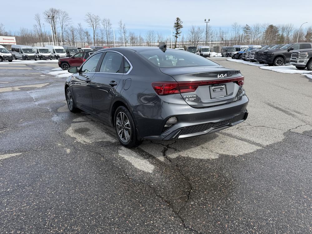 Kia Forte 2024 Gris usage à vendre Kia Forte 2024 Gris usage à vendre