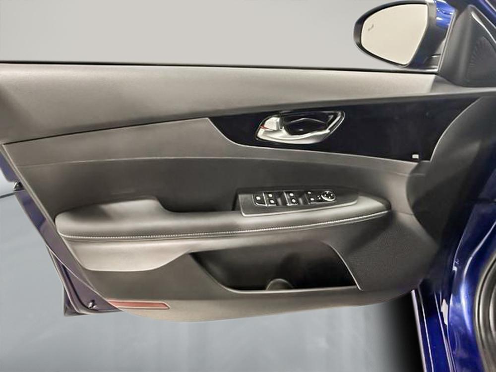 Kia Forte EX 2023 d&rsquo;occasion à vendre - 13