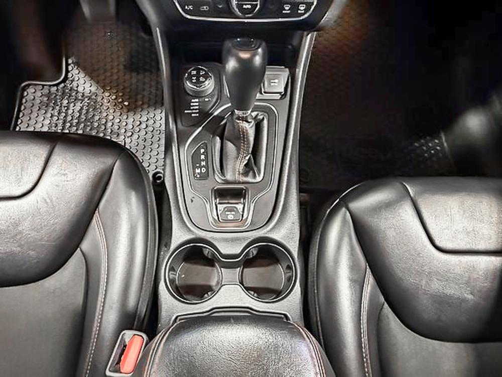 Jeep Cherokee Trailhawk 2019 d&rsquo;occasion à vendre - 28