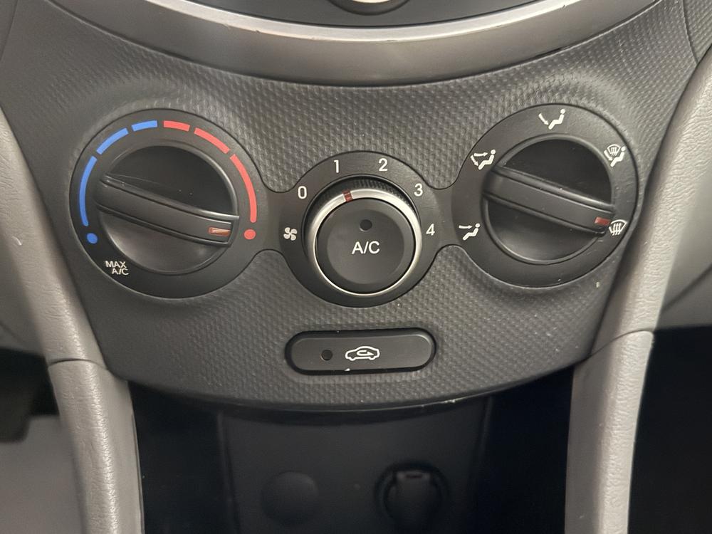 Hyundai Accent SE 2017 d&rsquo;occasion à vendre - 22