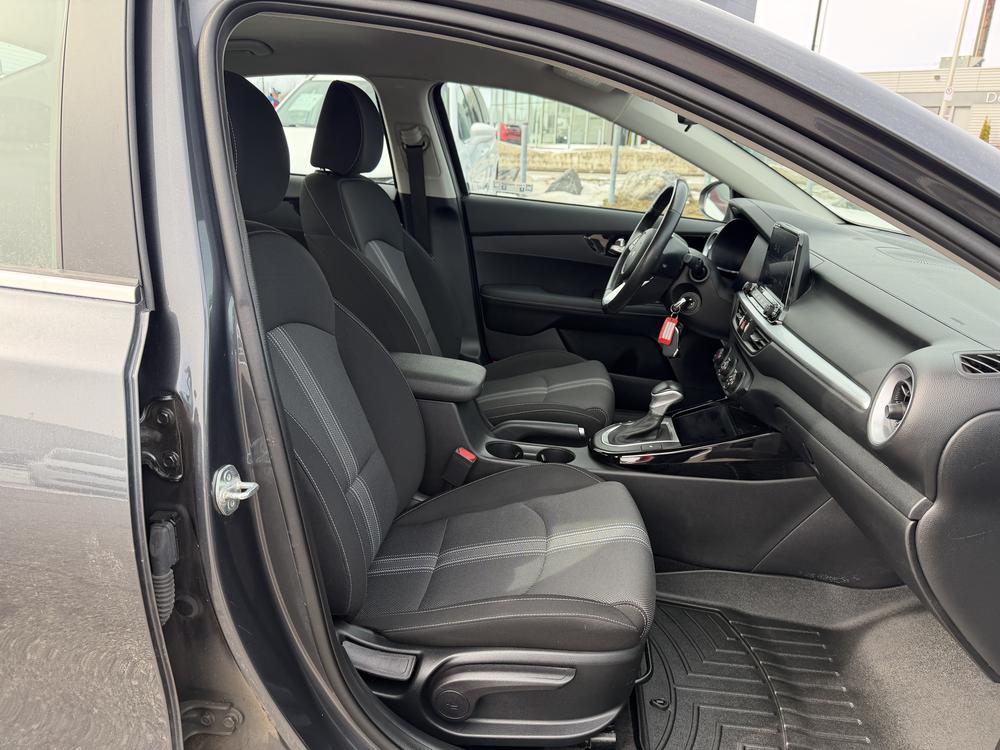 Kia Forte 2024 Gris usage à vendre Kia Forte 2024 Gris usage à vendre