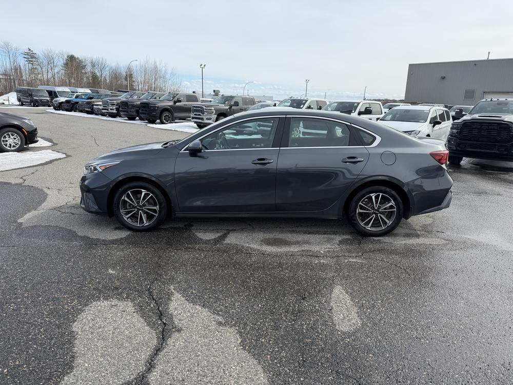Kia Forte 2024 Gris usage à vendre Kia Forte 2024 Gris usage à vendre