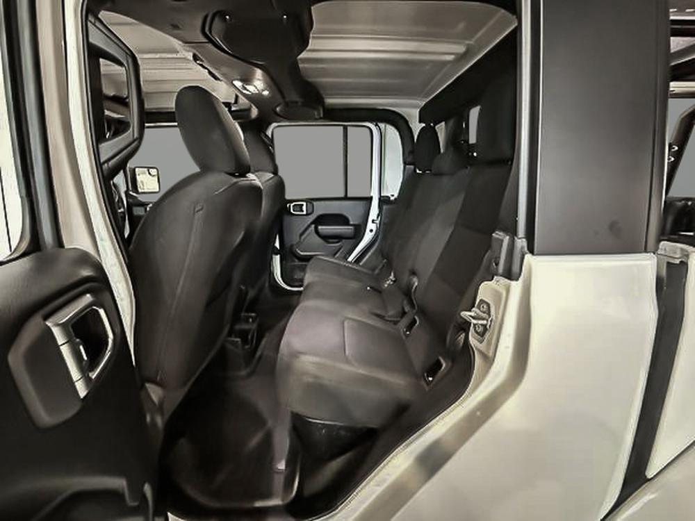 Jeep Gladiator 2022 Blanc usage à vendre Jeep Gladiator 2022 Blanc usage à vendre