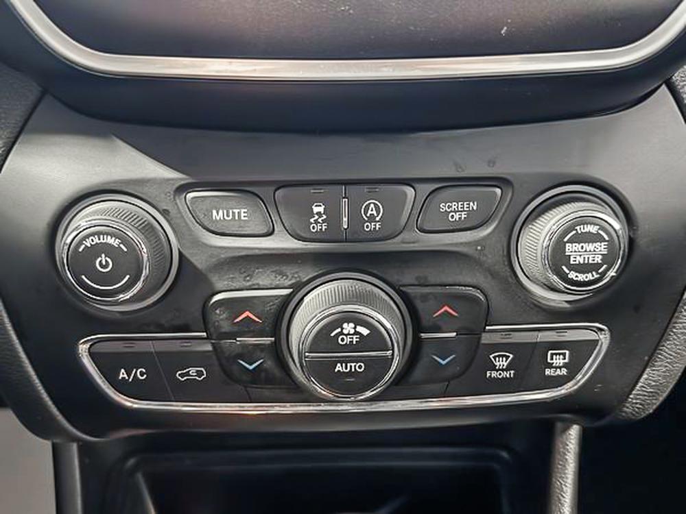 Jeep Cherokee Trailhawk 2019 d&rsquo;occasion à vendre - 27