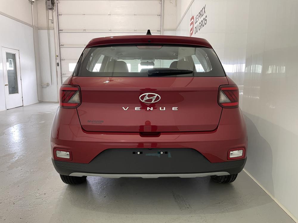 Hyundai Venue Essential 2022 d&rsquo;occasion à vendre - 7