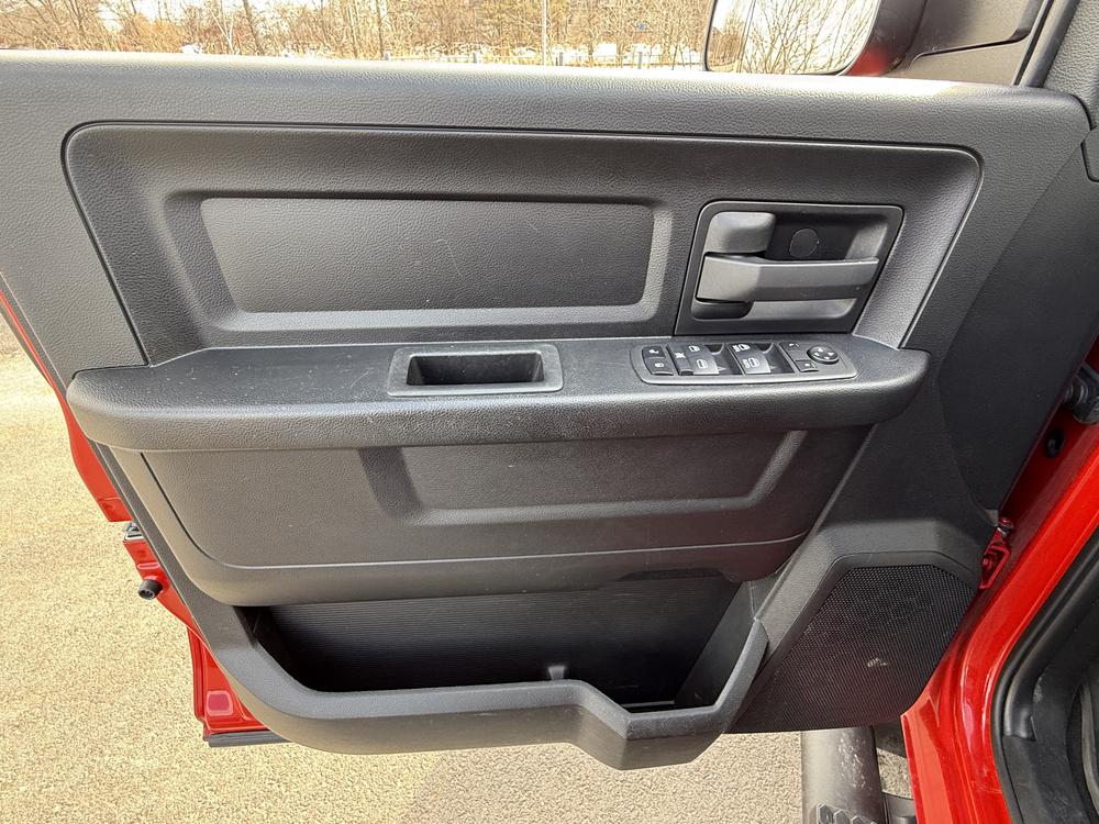 Ram 1500 Classic EXPRESS 2023 d&rsquo;occasion à vendre - 13