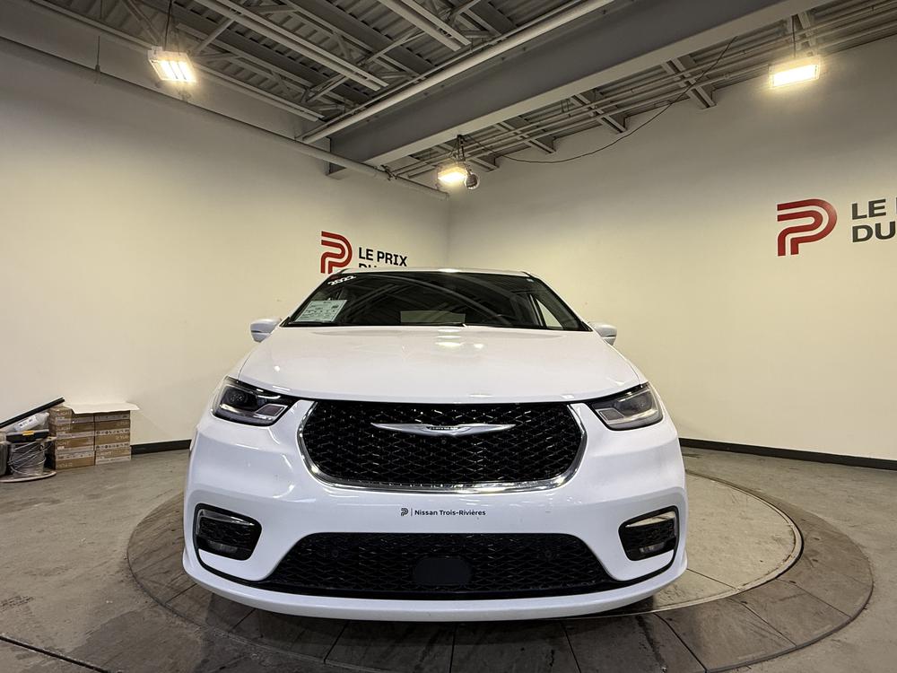 Chrysler Pacifica Hybrid Touring L 2022 d&rsquo;occasion à vendre - 9