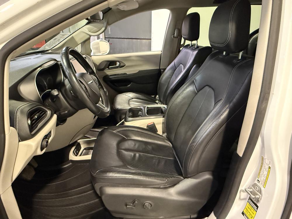 Chrysler Pacifica Hybrid Touring L 2022 d&rsquo;occasion à vendre - 16