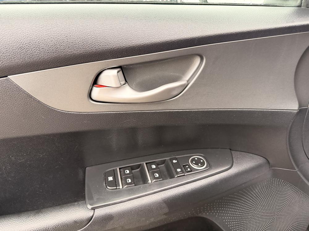 Kia Forte LX 2020 d&rsquo;occasion à vendre - 13