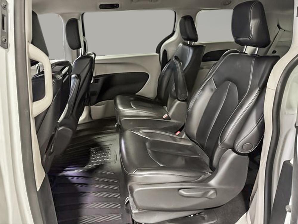 Chrysler Pacifica Hybrid Touring L 2022 d&rsquo;occasion à vendre - 29