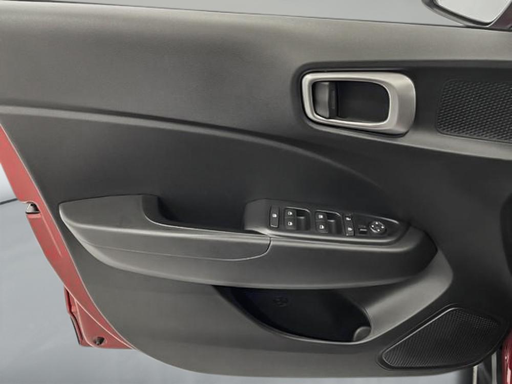 Hyundai Venue Essential 2022 d&rsquo;occasion à vendre - 11