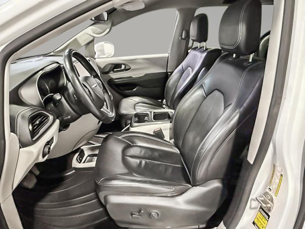 Chrysler Pacifica Hybrid Touring L 2022 d&rsquo;occasion à vendre - 16